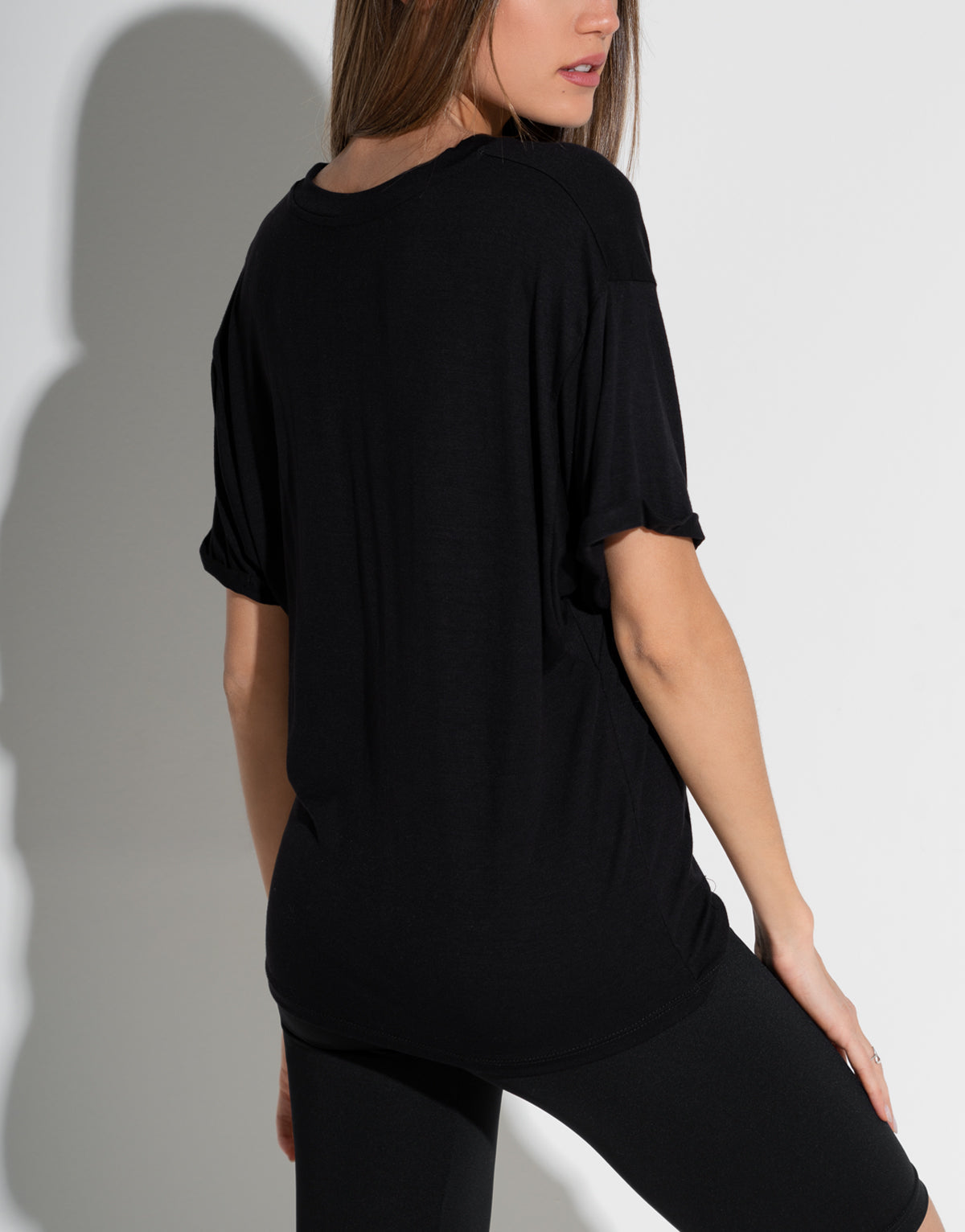 ESSENTIAL BLACK TEE