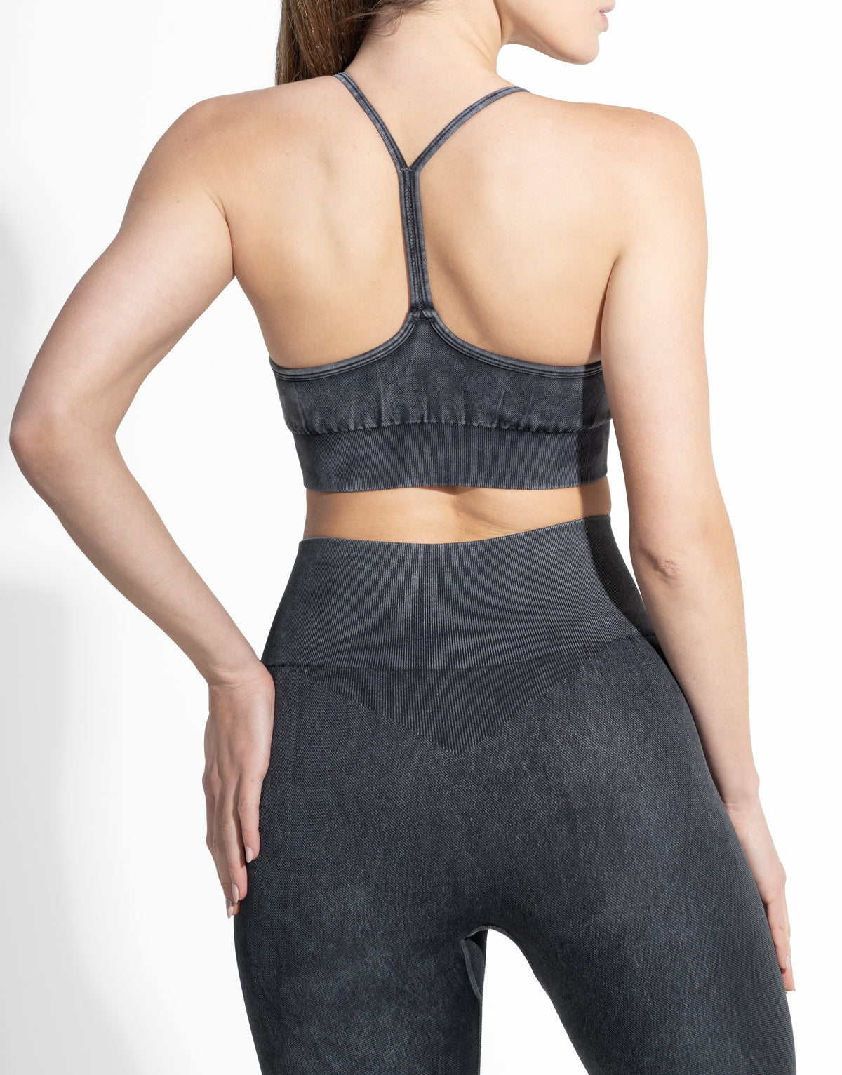 ZIPPED BLACK SEAMLESS TOP