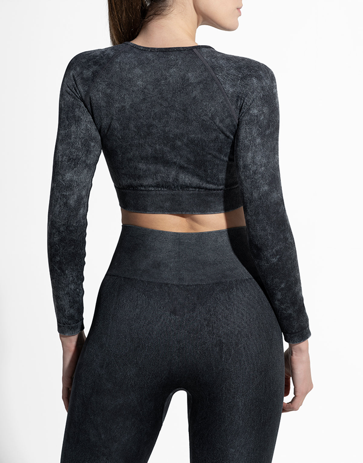 ZIPPED BLACK SEAMLESS LONG SLEEVE