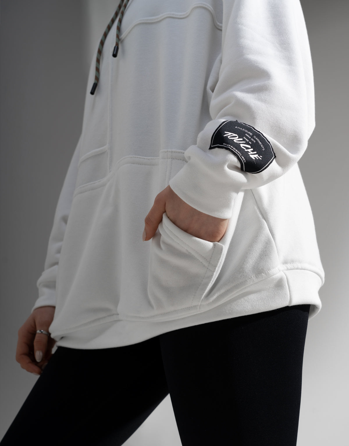 PATCH WHITE HOODIE