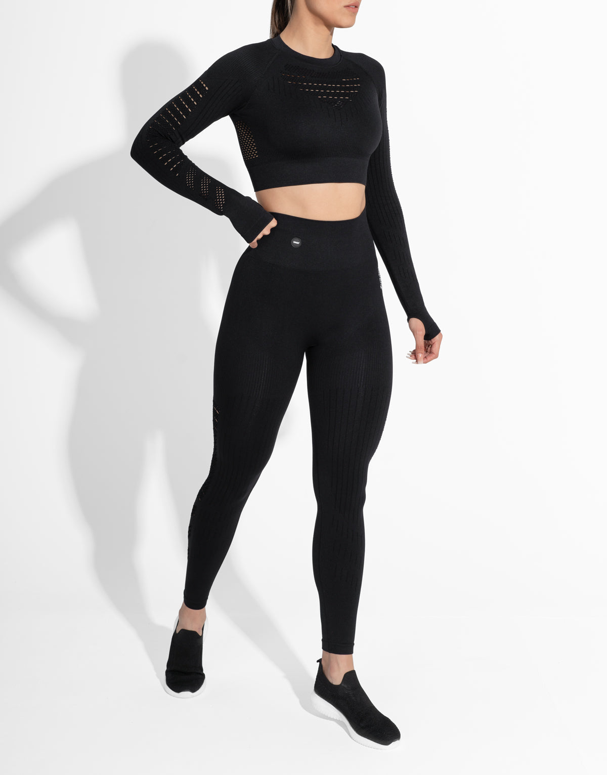 COOL CORE BLACK SEAMLESS TOP