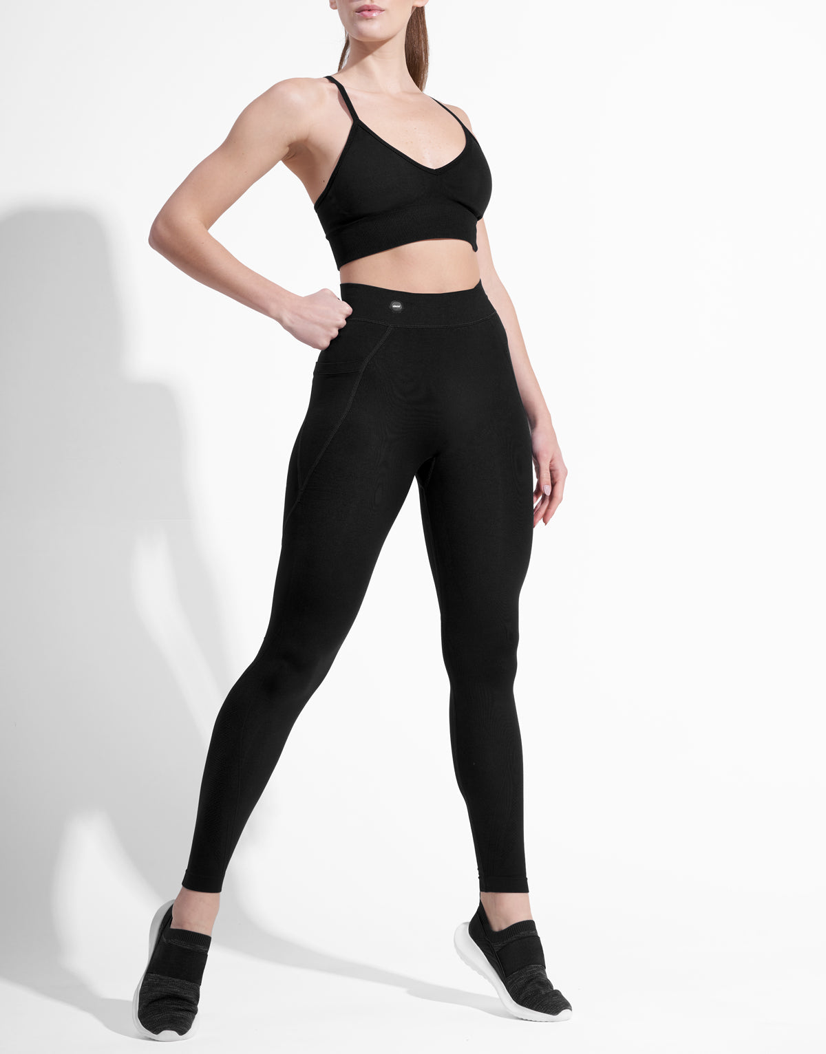 POUCH BLACK SEAMLESS TOP
